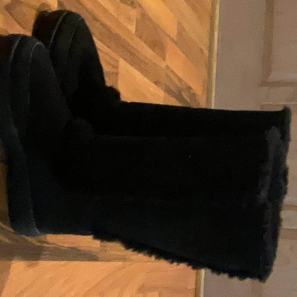 UGG Sundance revival tall black boots. Excellent condition.